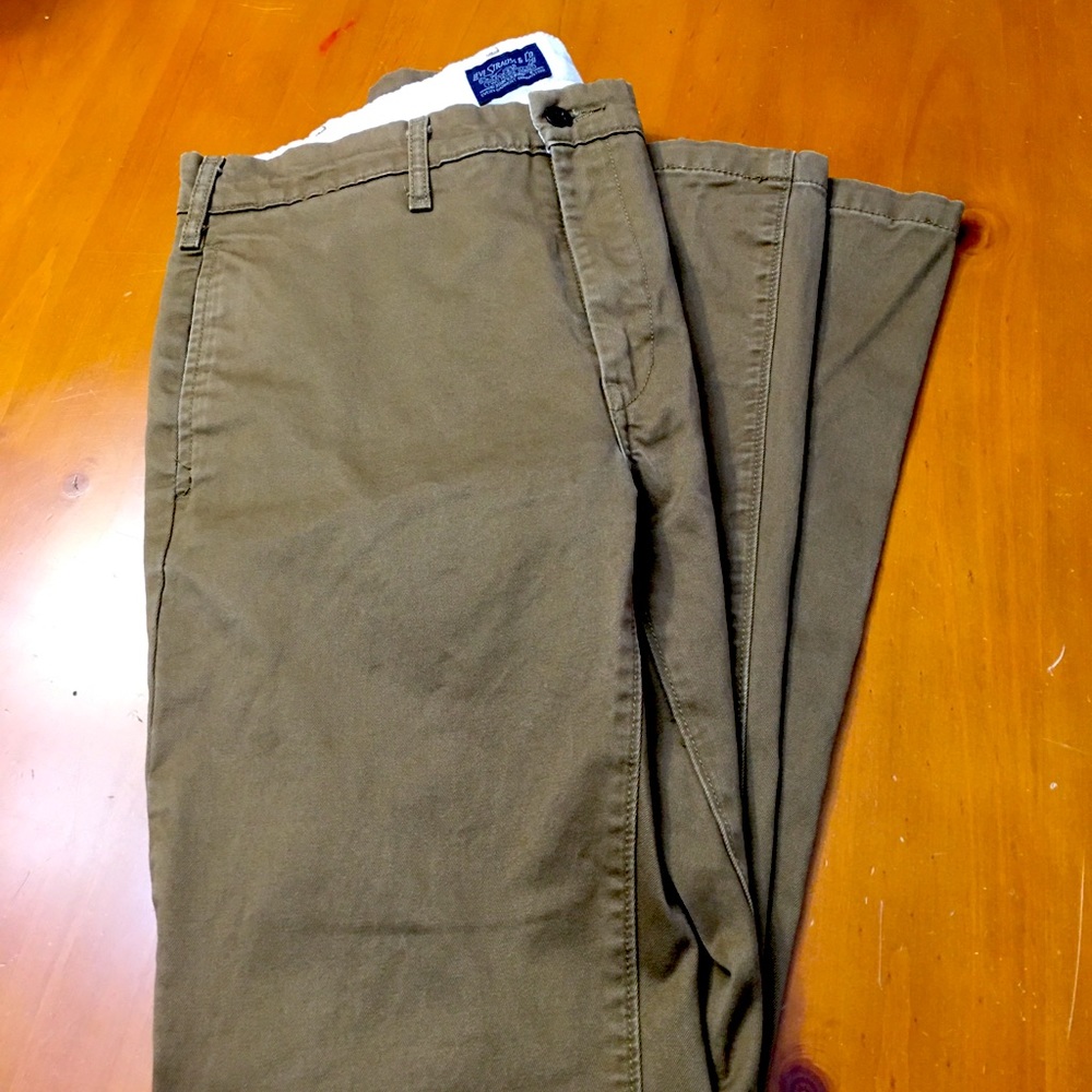 Levi’s chinos